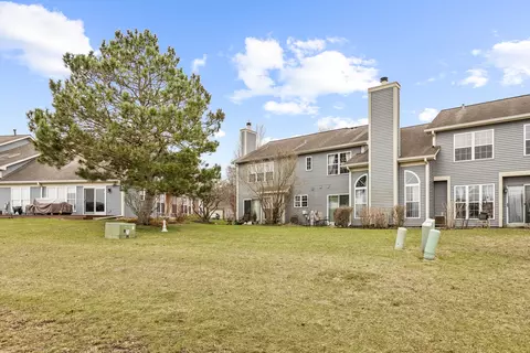 Exterior - 733 Bent Ridge Ln, Elgin, IL 60120 photo 3 of 3