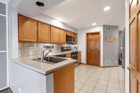 Kitchen - 733 Bent Ridge Ln, Elgin, IL 60120 photo 1 of 3