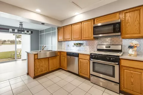 Kitchen - 733 Bent Ridge Ln, Elgin, IL 60120 photo 2 of 3
