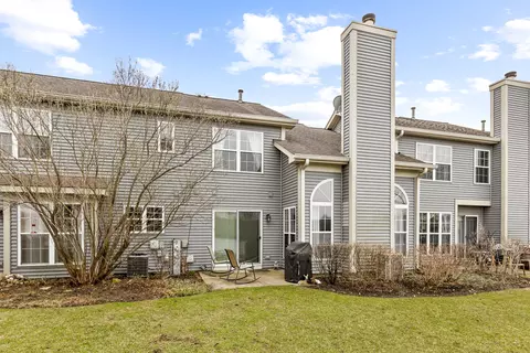 Exterior - 733 Bent Ridge Ln, Elgin, IL 60120 photo 2 of 3