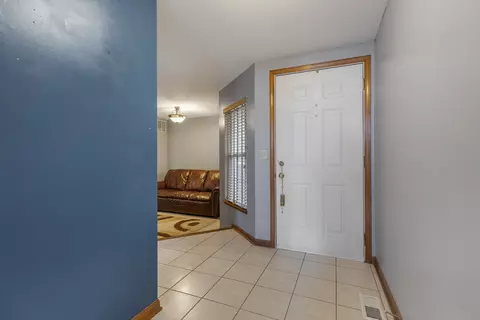 Entry Way - 733 Bent Ridge Ln, Elgin, IL 60120 photo 1 of 3