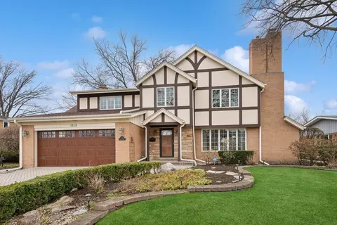 1310 W Francis Dr, Arlington Heights, IL 60005