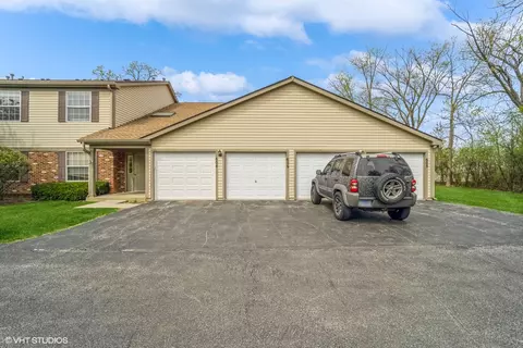 606 E Whispering Oaks Ct #606, Palatine, IL 60074