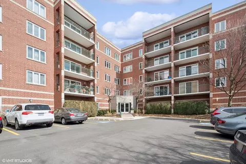 5225 N Riversedge Ter #302, Chicago, IL 60630