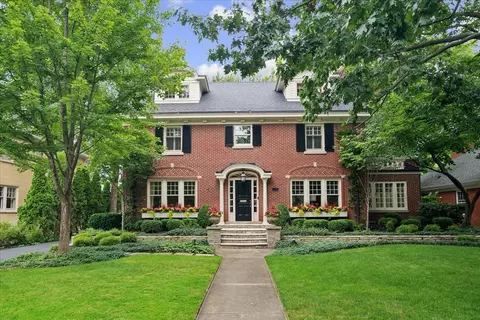 139 Abingdon Ave, Kenilworth, IL 60043