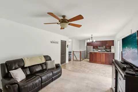 810 Case Dr, Roselle, IL 60172 photo 13