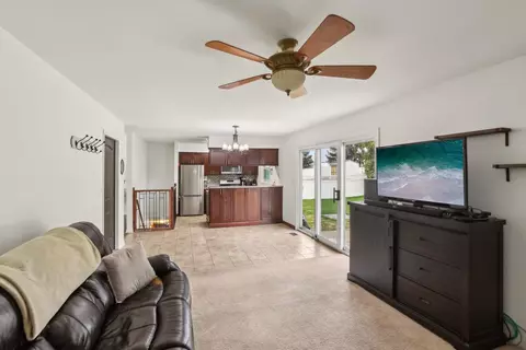 810 Case Dr, Roselle, IL 60172 photo 14