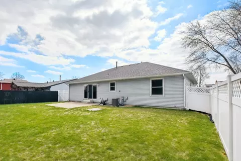810 Case Dr, Roselle, IL 60172 photo 32
