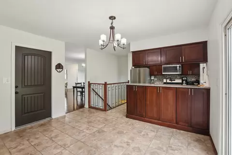 810 Case Dr, Roselle, IL 60172 photo 8