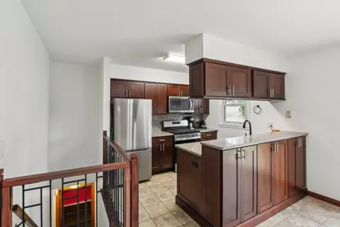 810 Case Dr, Roselle, IL 60172 photo 9