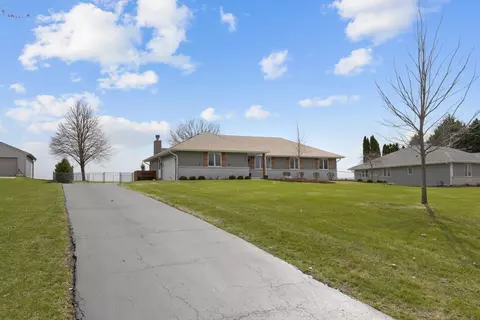675 Carriage Hill Ln, Sugar Grove, IL 60554