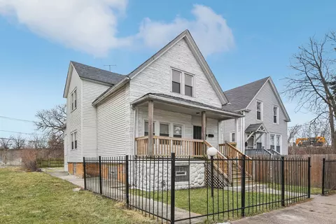 8422 S Gilbert Ct, Chicago, IL 60620
