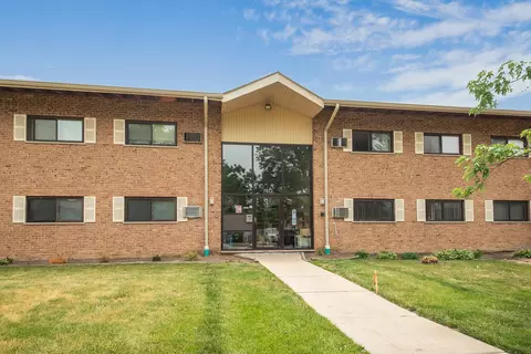 7413 Brookdale Dr #207, Darien, IL 60561