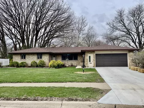 1905 Avenue J, Sterling, IL 61081