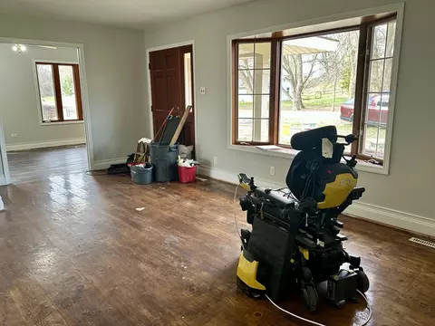 Living - 5110 Pistakee Dr, Mchenry, IL 60051 photo 3 of 3