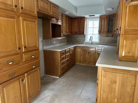 Kitchen - 5110 Pistakee Dr, Mchenry, IL 60051 photo 1 of 2