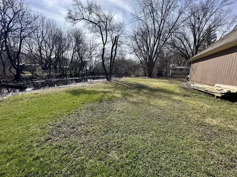 Exterior - 5110 Pistakee Dr, Mchenry, IL 60051 photo 4 of 6