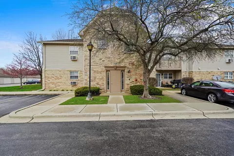 1520 W Sand Bar Ct #1B, Round Lake Beach, IL 60073