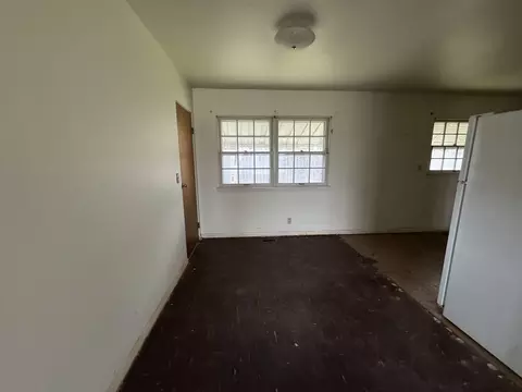 Living - 102 Circle Dr E, Montgomery, IL 60538 photo 3 of 3