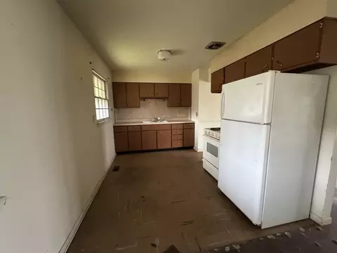 Kitchen - 102 Circle Dr E, Montgomery, IL 60538 photo 1 of 2