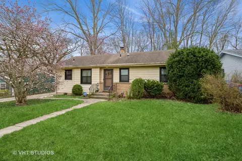 4901 Mohawk Rd, Rockford, IL 61107