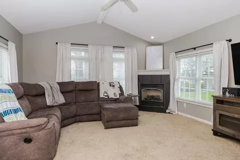 607 Broadmoor Dr, Bloomington, IL 61704 photo 17