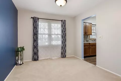 607 Broadmoor Dr, Bloomington, IL 61704 photo 7