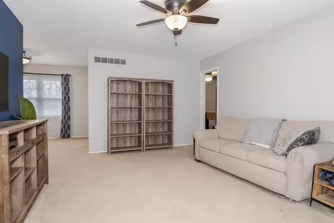 607 Broadmoor Dr, Bloomington, IL 61704 photo 16