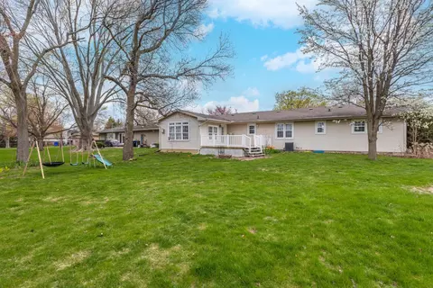 607 Broadmoor Dr, Bloomington, IL 61704 photo 21