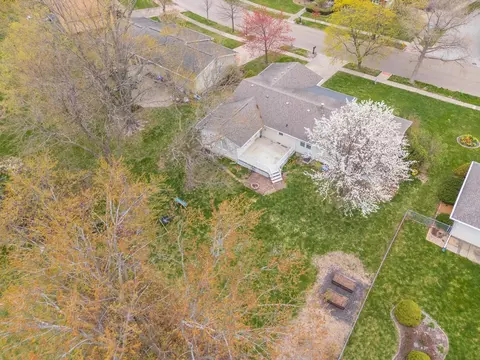 607 Broadmoor Dr, Bloomington, IL 61704 photo 33