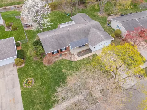 607 Broadmoor Dr, Bloomington, IL 61704 photo 36