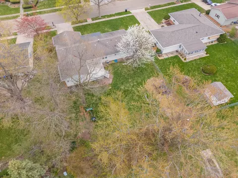 607 Broadmoor Dr, Bloomington, IL 61704 photo 35