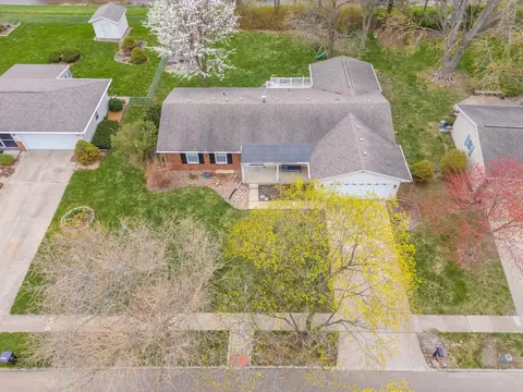 607 Broadmoor Dr, Bloomington, IL 61704 photo 34