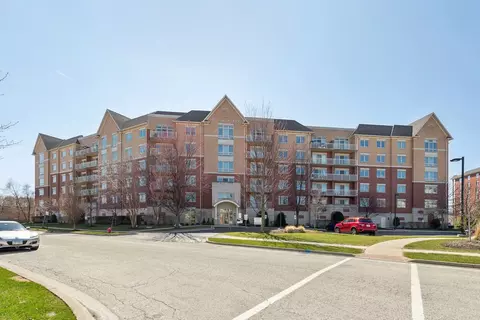 8300 Concord Dr #513, Morton Grove, IL 60053
