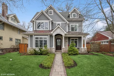 218 10th St, Wilmette, IL 60091
