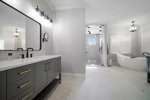 Bath - 24 Stonebrook Ct, Bloomington, IL 61704 photo 1 of 6
