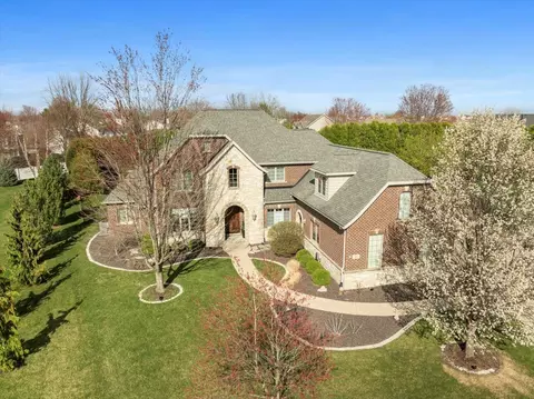 24 Stonebrook Ct, Bloomington, IL 61704