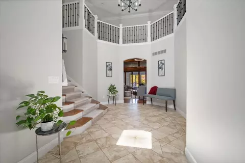 Entry Way - 24 Stonebrook Ct, Bloomington, IL 61704 photo 2 of 3