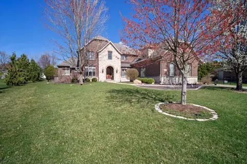 Exterior - 24 Stonebrook Ct, Bloomington, IL 61704 photo 3 of 10