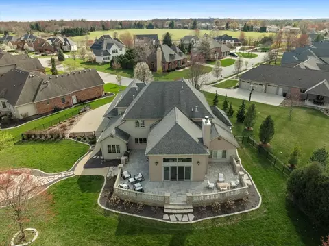 View/Area - 24 Stonebrook Ct, Bloomington, IL 61704 photo 2 of 4