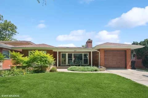 10007 S Oakley Ave, Chicago, IL 60643