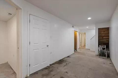 Entry Way - 734 E 42nd St, Chicago, IL 60653 photo 6 of 6