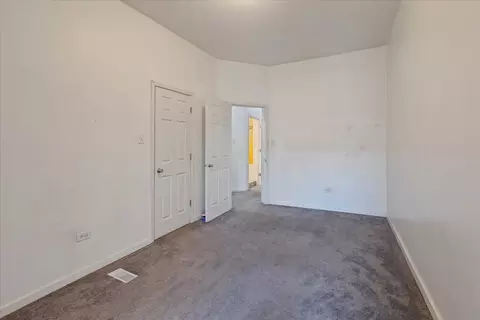 Bedroom - 734 E 42nd St, Chicago, IL 60653 photo 3 of 7