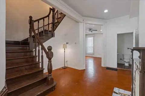 Entry Way - 734 E 42nd St, Chicago, IL 60653 photo 3 of 6