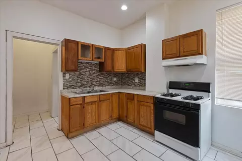 Kitchen - 734 E 42nd St, Chicago, IL 60653 photo 1 of 1