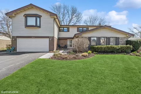 1825 Ivy Ln, Northbrook, IL 60062