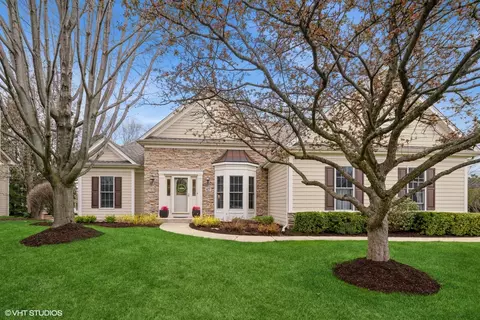 827 Columbia Cir, North Aurora, IL 60542