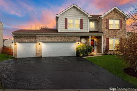 123 Norman Dr, Mchenry, IL 60050