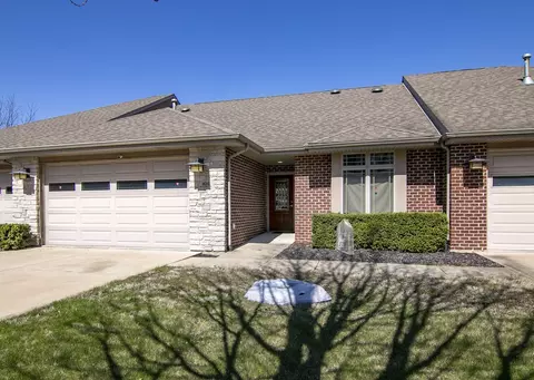 102 River Run Dr, Saint Anne, IL 60964