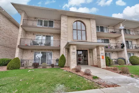 6142 W 63rd St #3W, Chicago, IL 60638